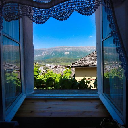 Guest House Denis Gjirokaster Bagian luar foto