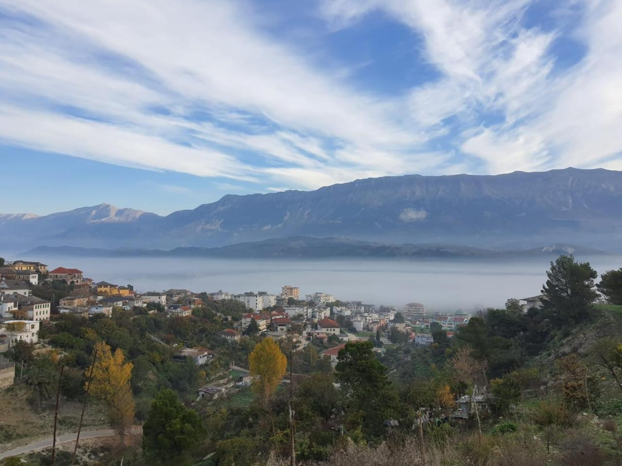Guest House Denis Gjirokaster Bagian luar foto