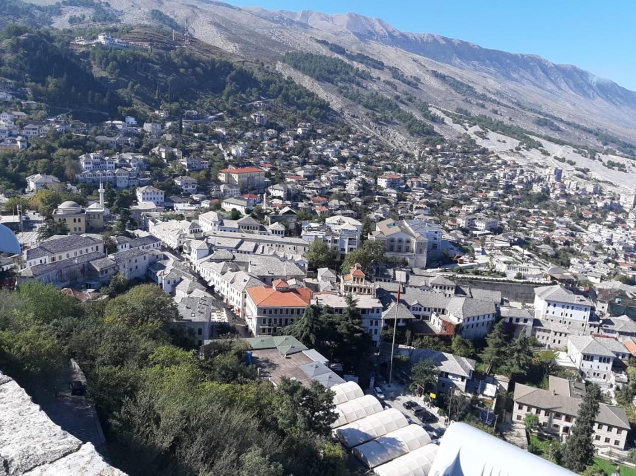 Guest House Denis Gjirokaster Bagian luar foto