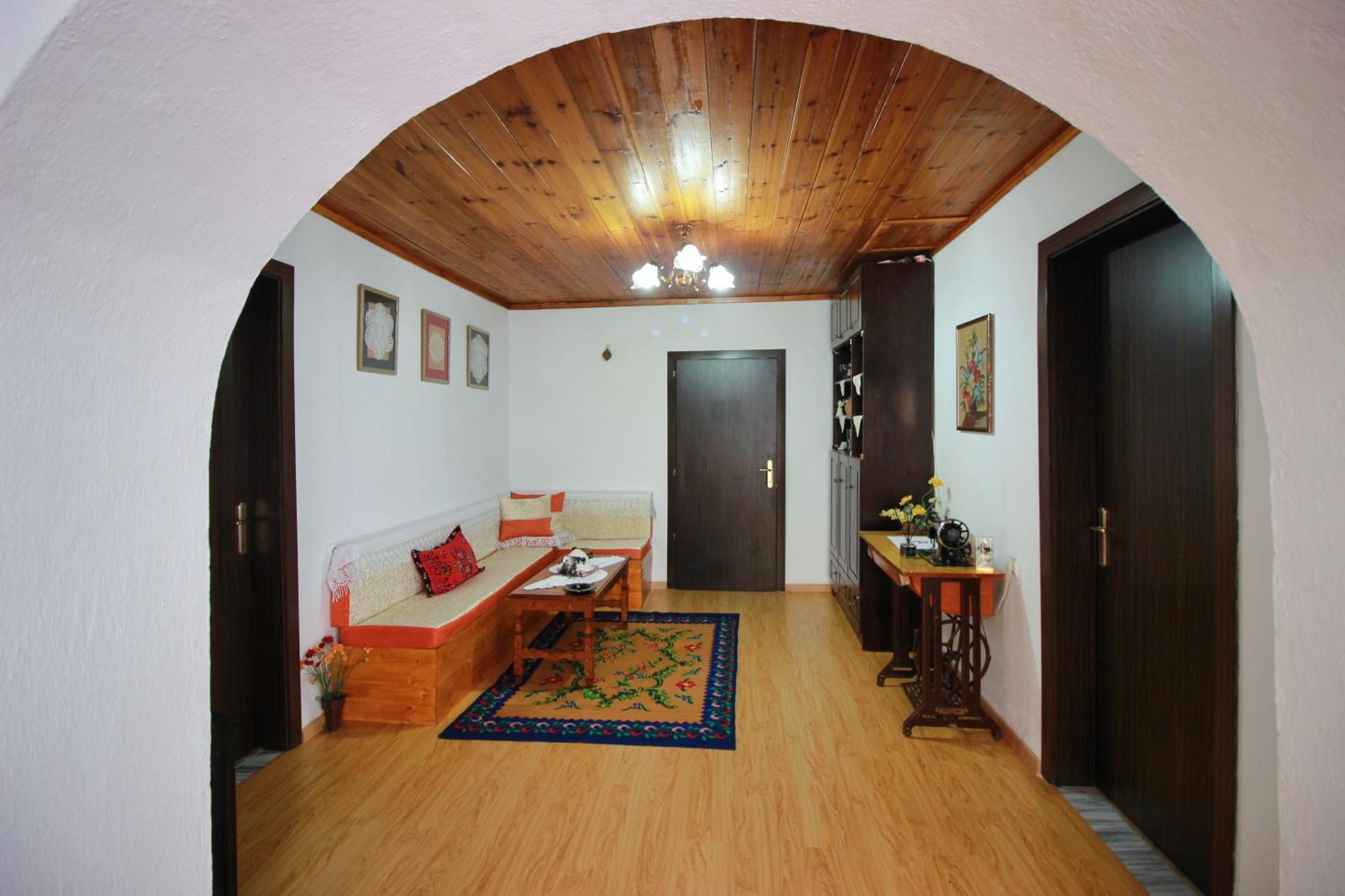 Guest House Denis Gjirokaster Bagian luar foto