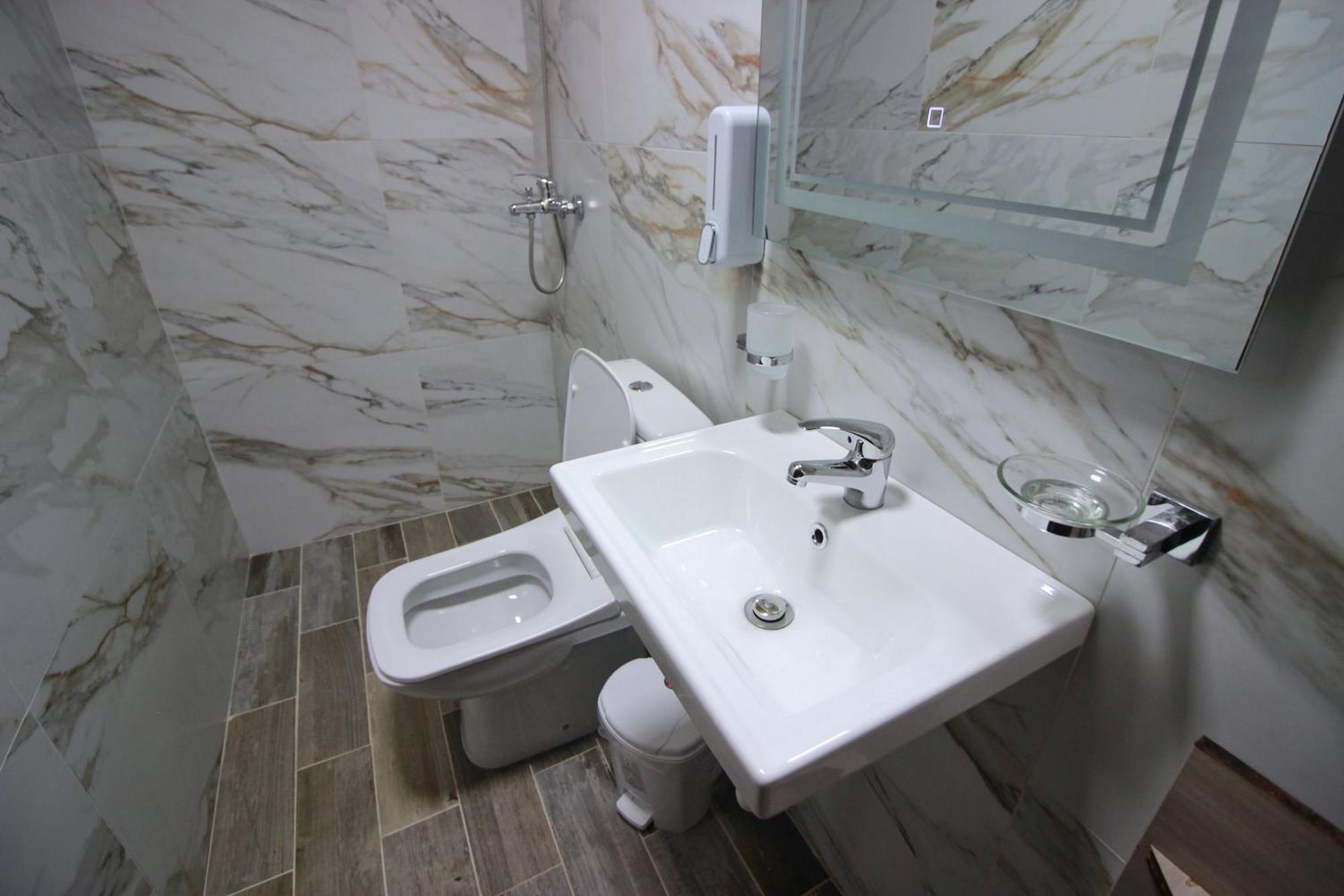 Guest House Denis Gjirokaster Bagian luar foto
