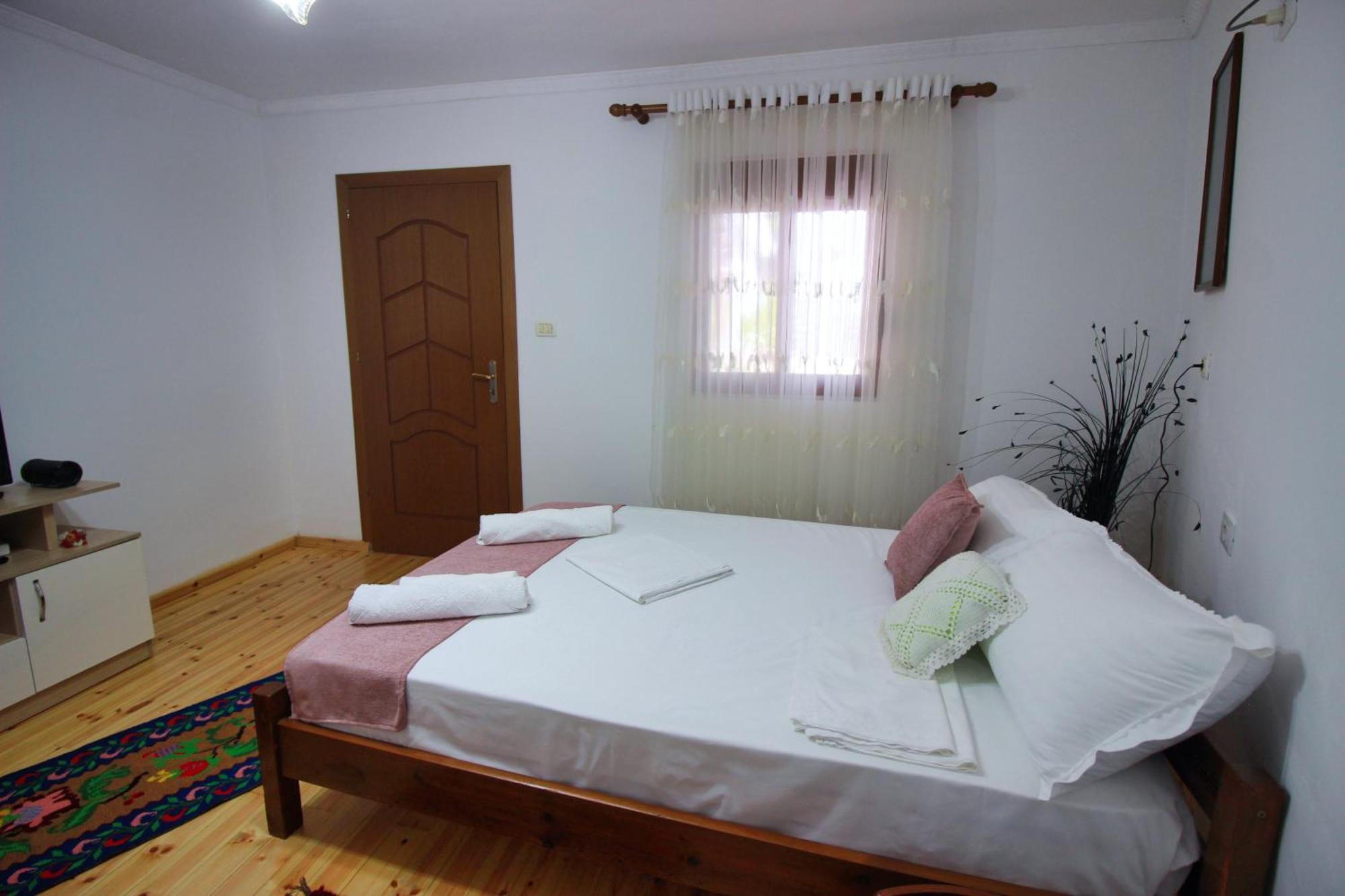 Guest House Denis Gjirokaster Bagian luar foto