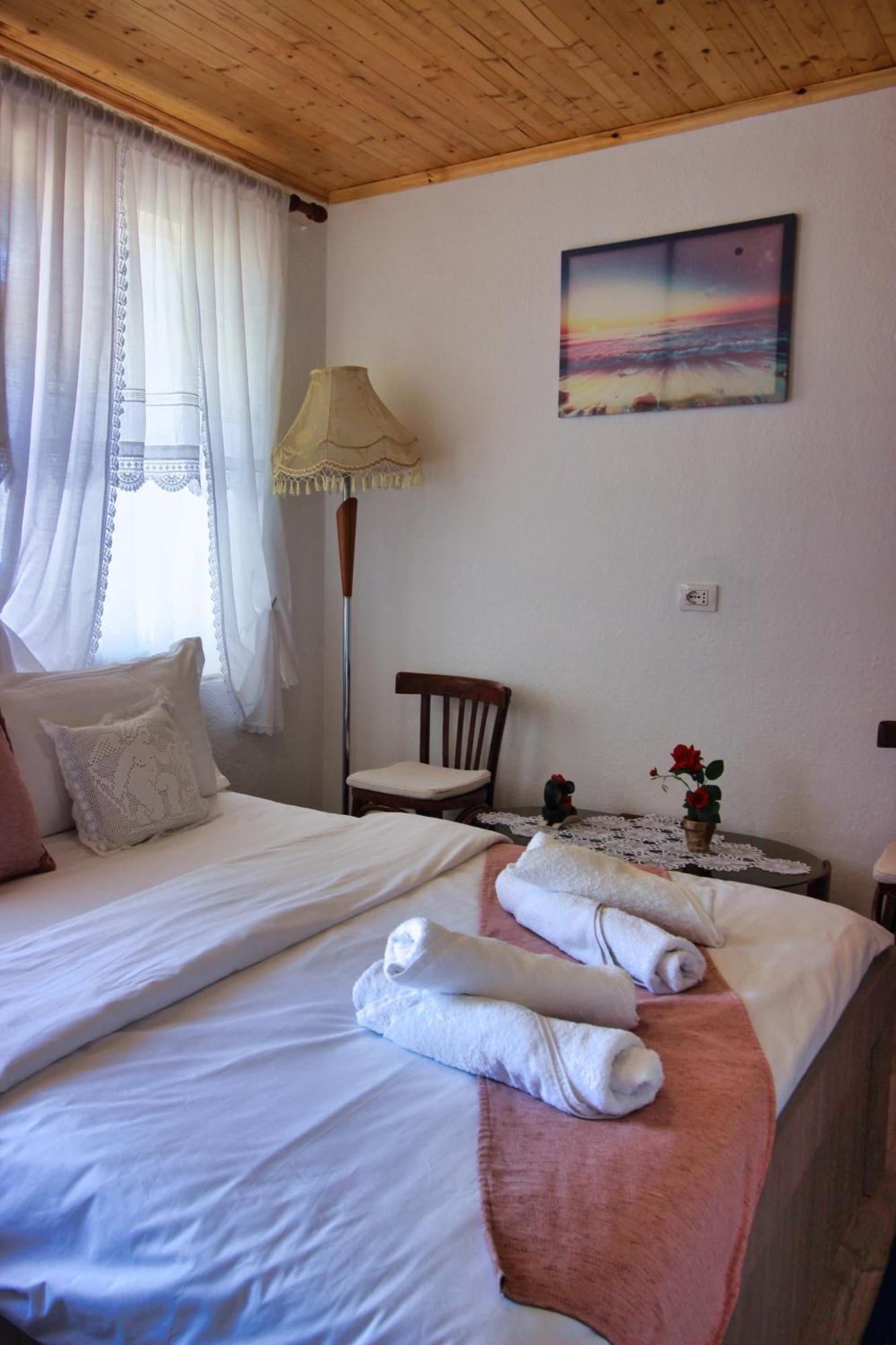 Guest House Denis Gjirokaster Bagian luar foto
