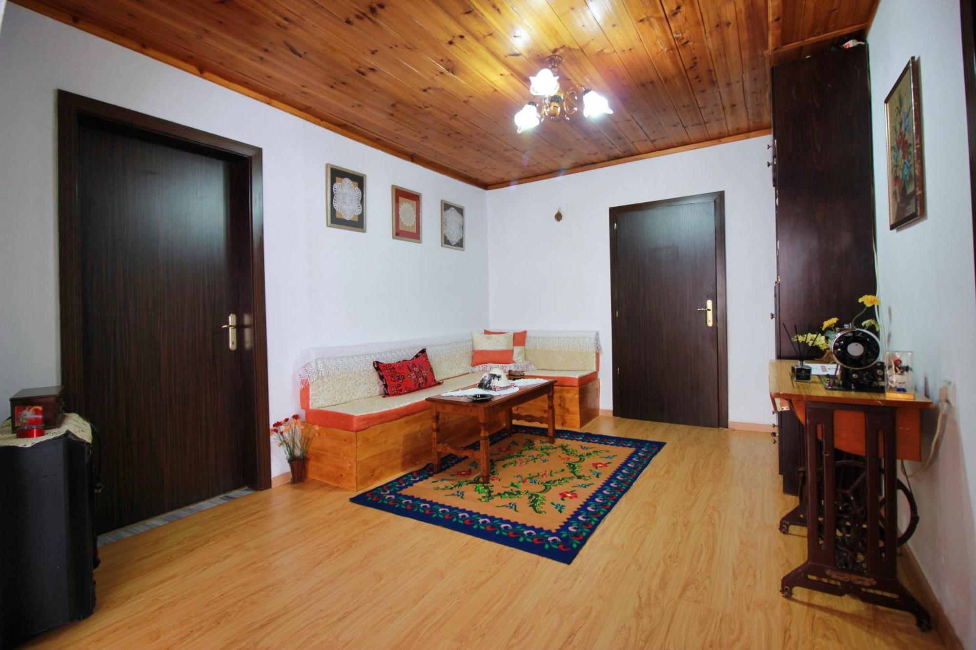 Guest House Denis Gjirokaster Bagian luar foto