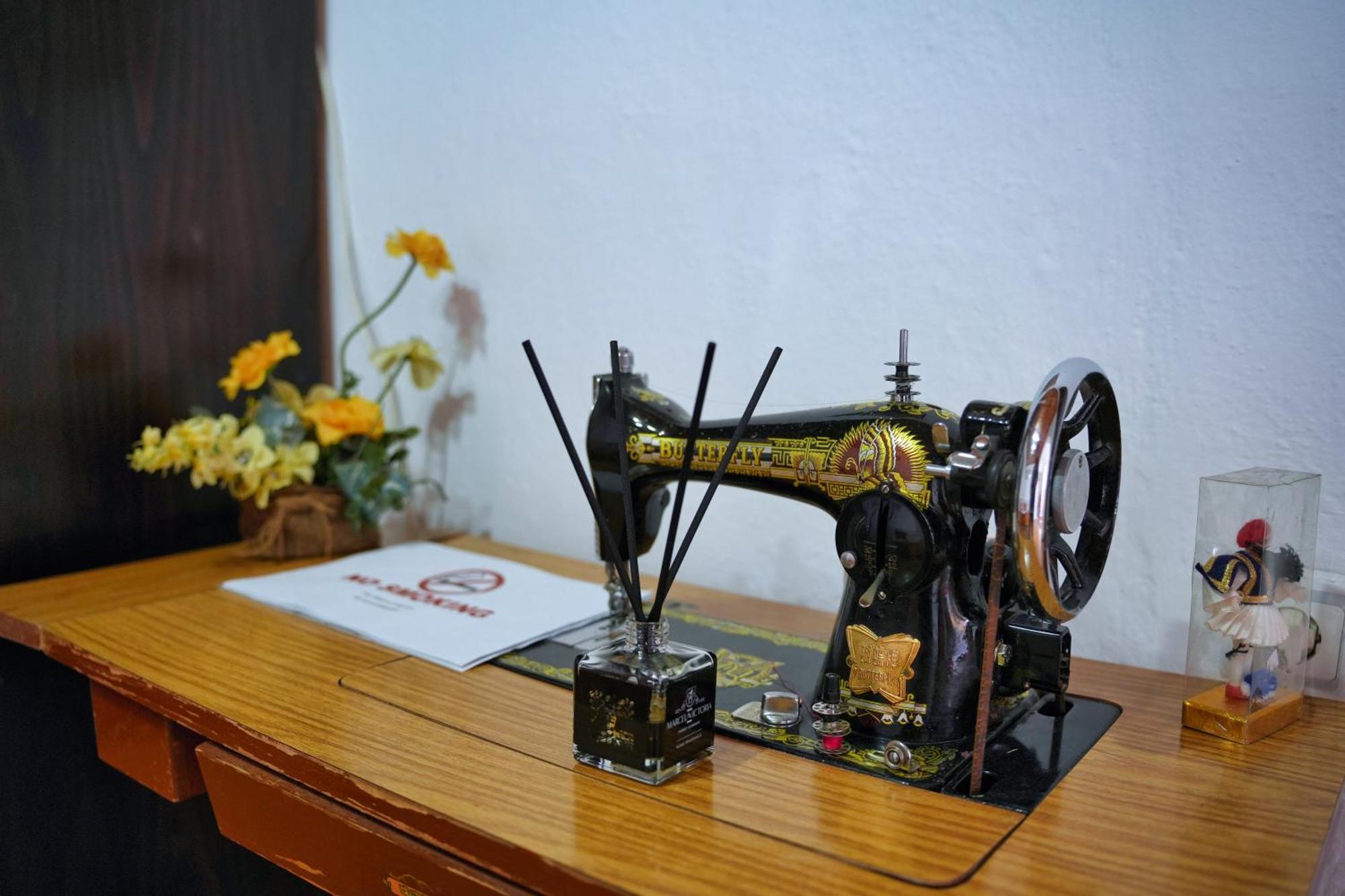 Guest House Denis Gjirokaster Bagian luar foto