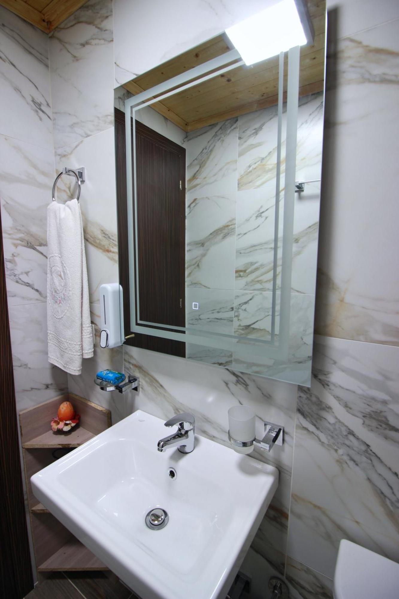 Guest House Denis Gjirokaster Bagian luar foto