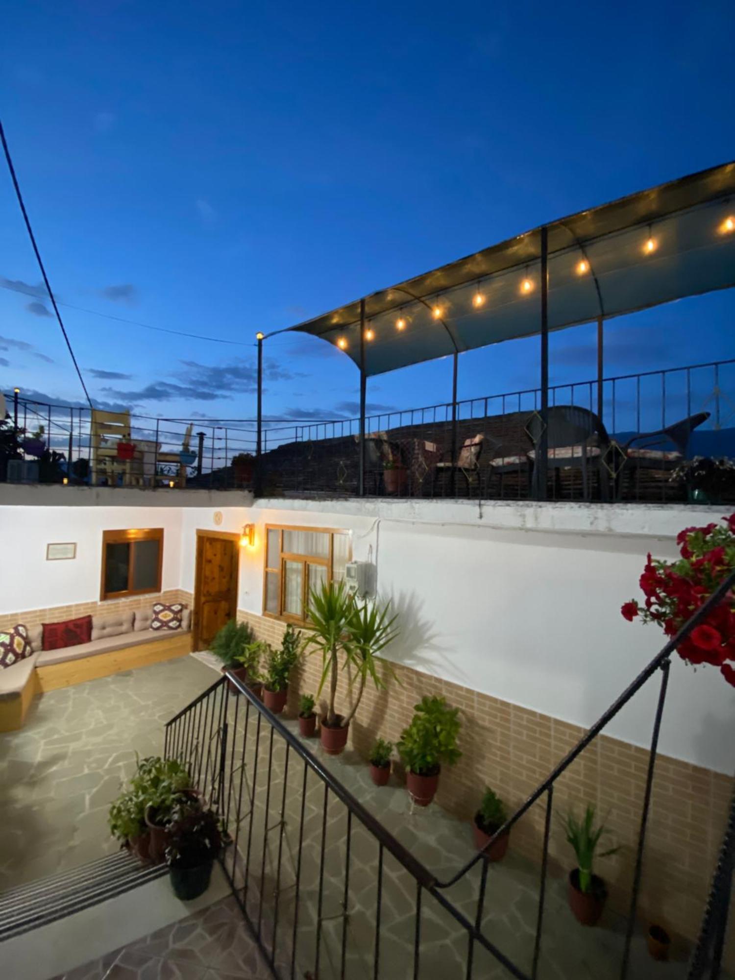 Guest House Denis Gjirokaster Bagian luar foto